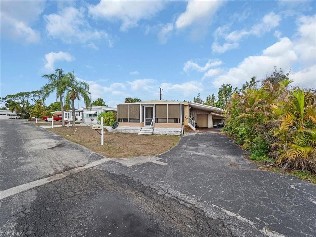 265 Fireball LN, NORTH FORT MYERS FL 33917-10