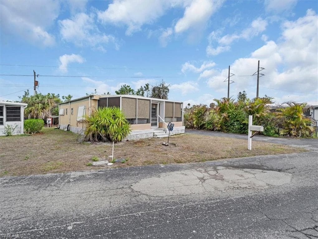 265 Fireball LN, NORTH FORT MYERS FL 33917-3
