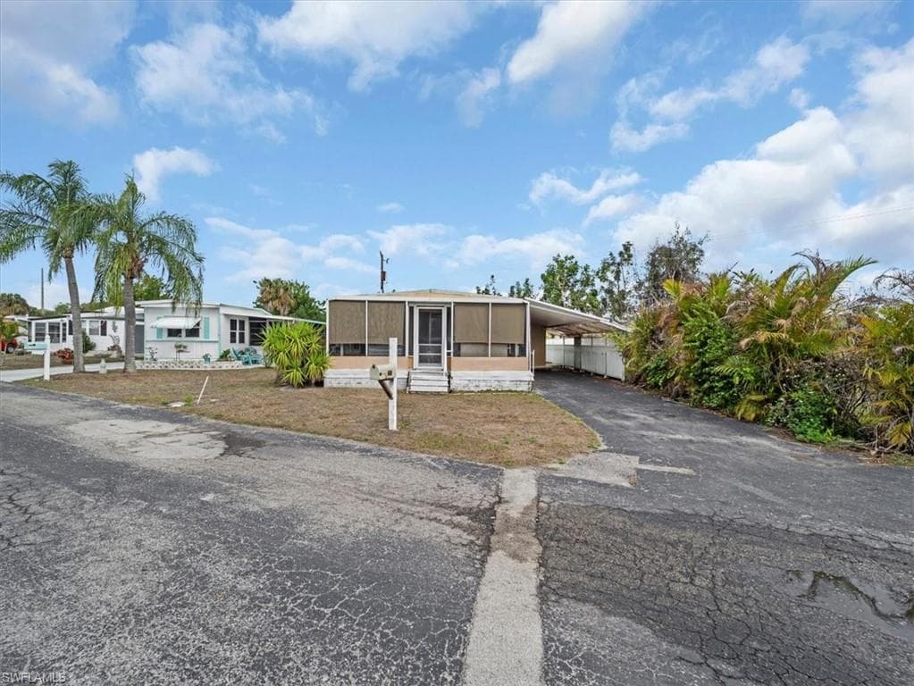 265 Fireball LN, NORTH FORT MYERS FL 33917-7