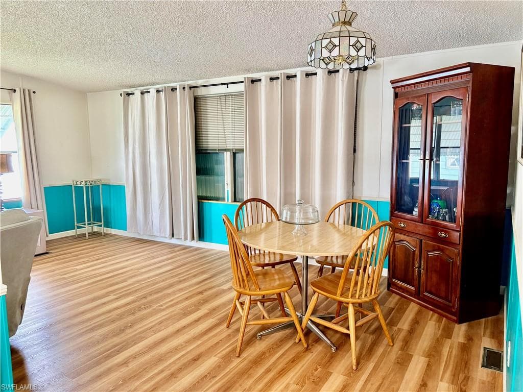 3142 Linwood DR, NORTH FORT MYERS FL 33917-12