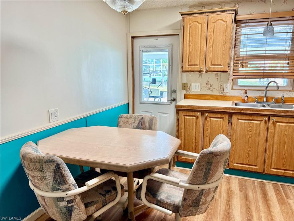 3142 Linwood DR, NORTH FORT MYERS FL 33917-16