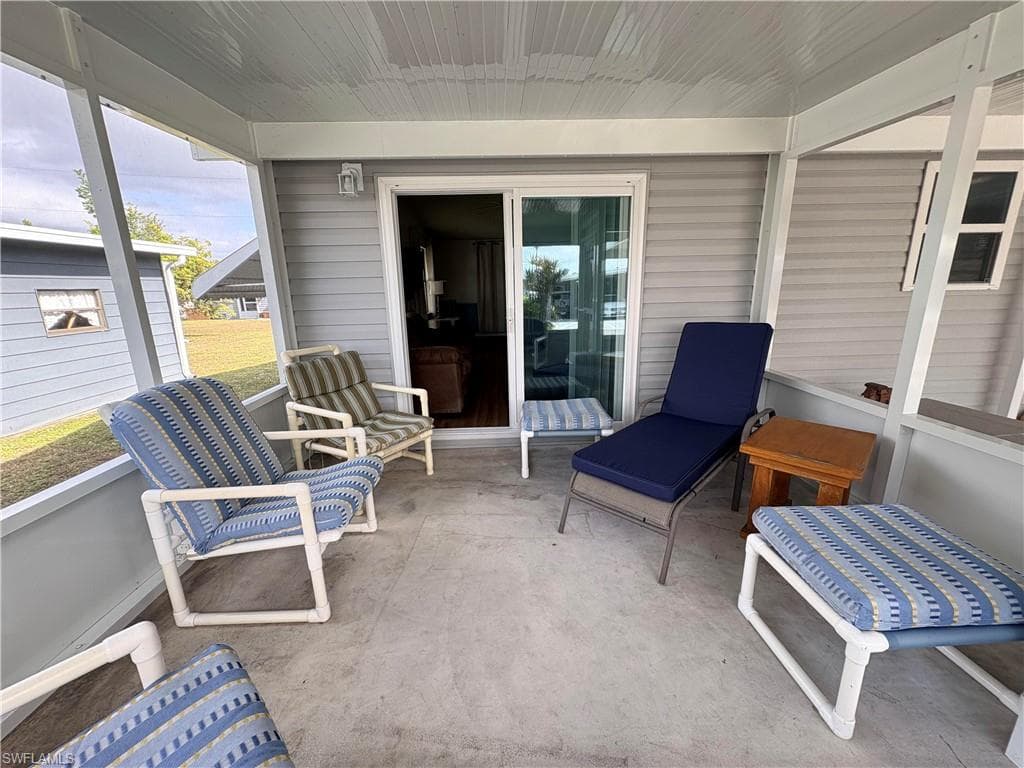 3142 Linwood DR, NORTH FORT MYERS FL 33917-6