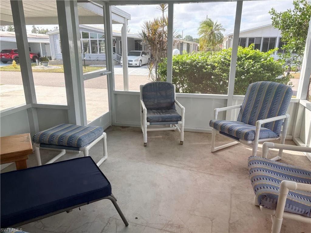 3142 Linwood DR, NORTH FORT MYERS FL 33917-4