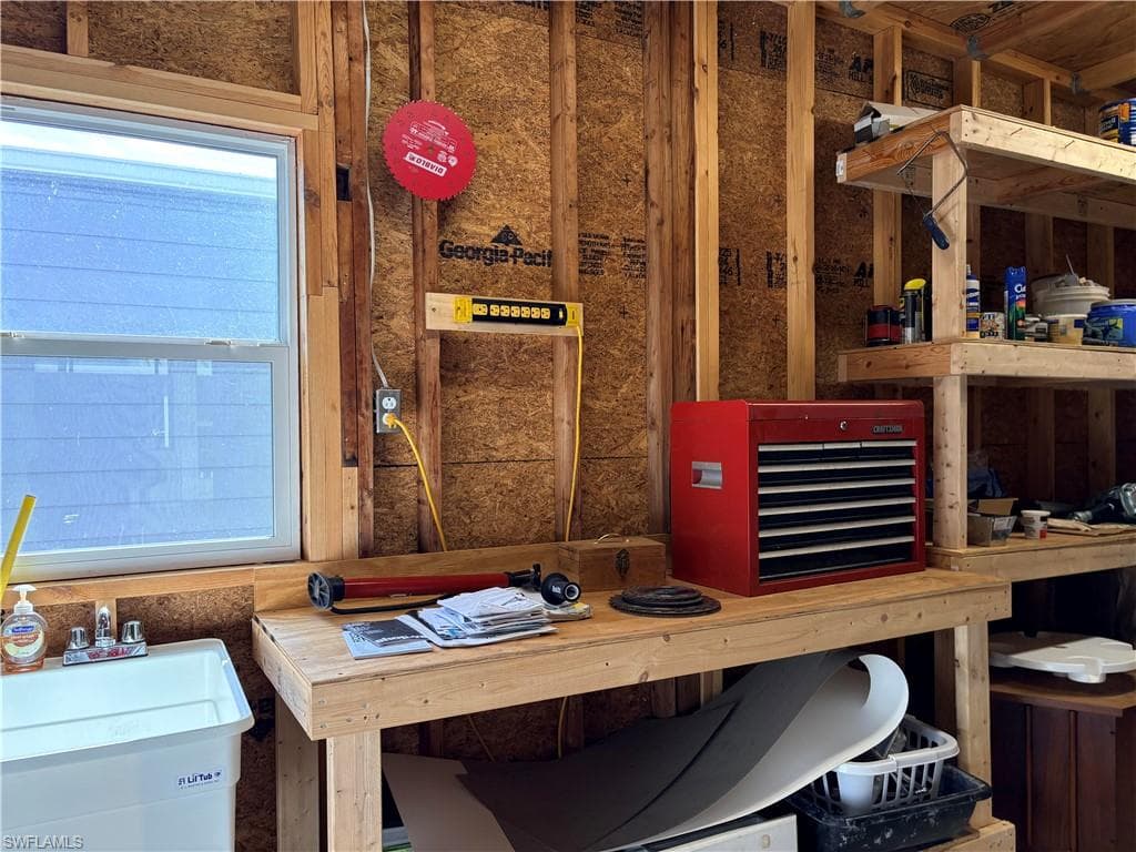 3142 Linwood DR, NORTH FORT MYERS FL 33917-33