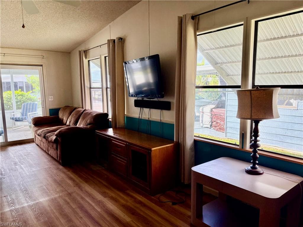 3142 Linwood DR, NORTH FORT MYERS FL 33917-9