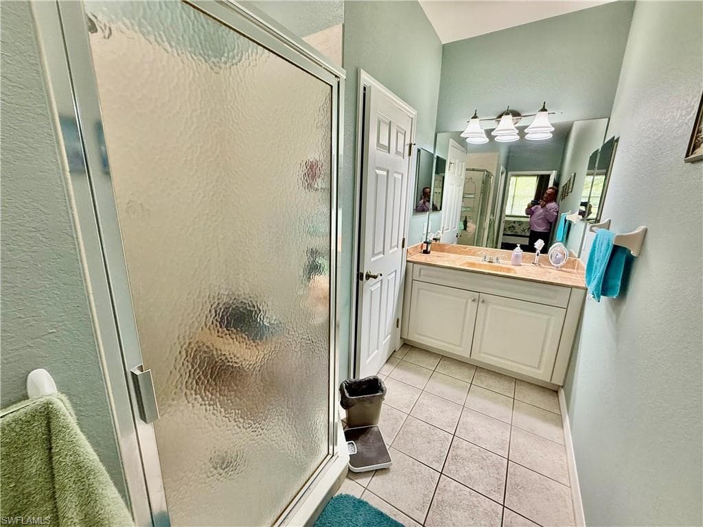 19933 Lake Vista CIR, LEHIGH ACRES FL 33936-18