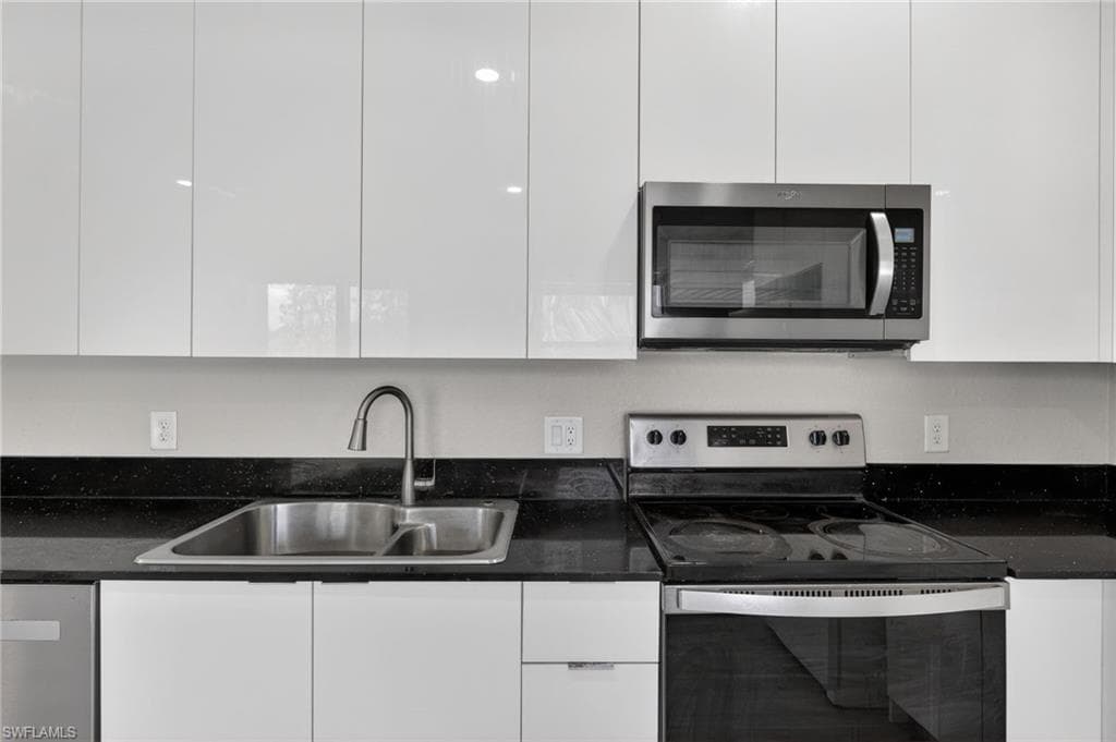 128 Viewpoint DR, LEHIGH ACRES FL 33972-15