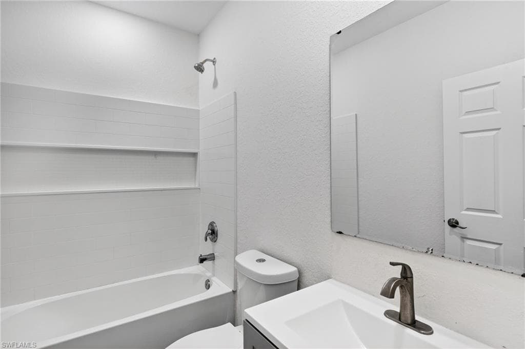 128 Viewpoint DR, LEHIGH ACRES FL 33972-30