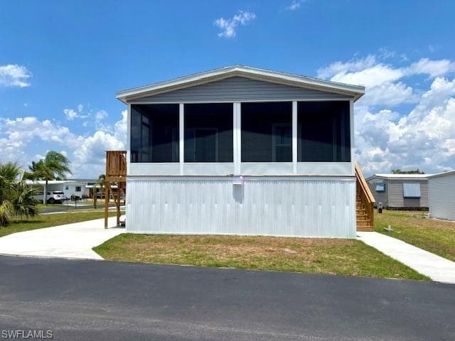 302 Shoreland DR, FORT MYERS FL 33905-1