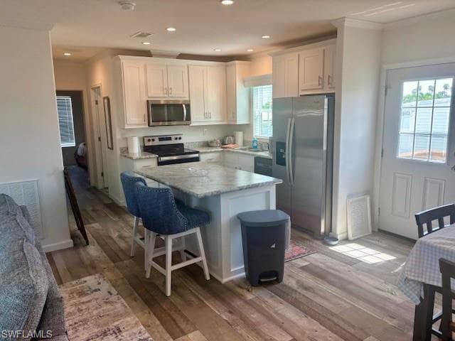 302 Shoreland DR, FORT MYERS FL 33905-9