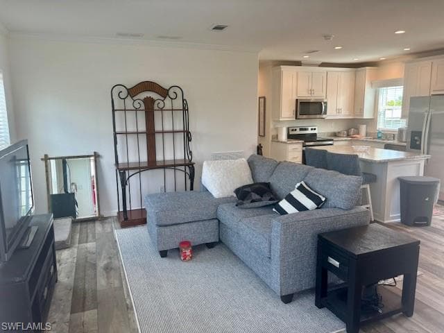 302 Shoreland DR, FORT MYERS FL 33905-7