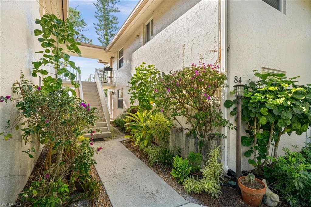 1549 Sandpiper ST # 83, NAPLES FL 34102-26