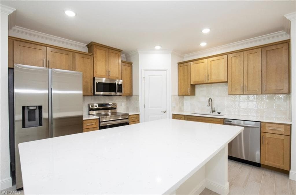 10532 Fountain Palm CIR, BOKEELIA FL 33922-3