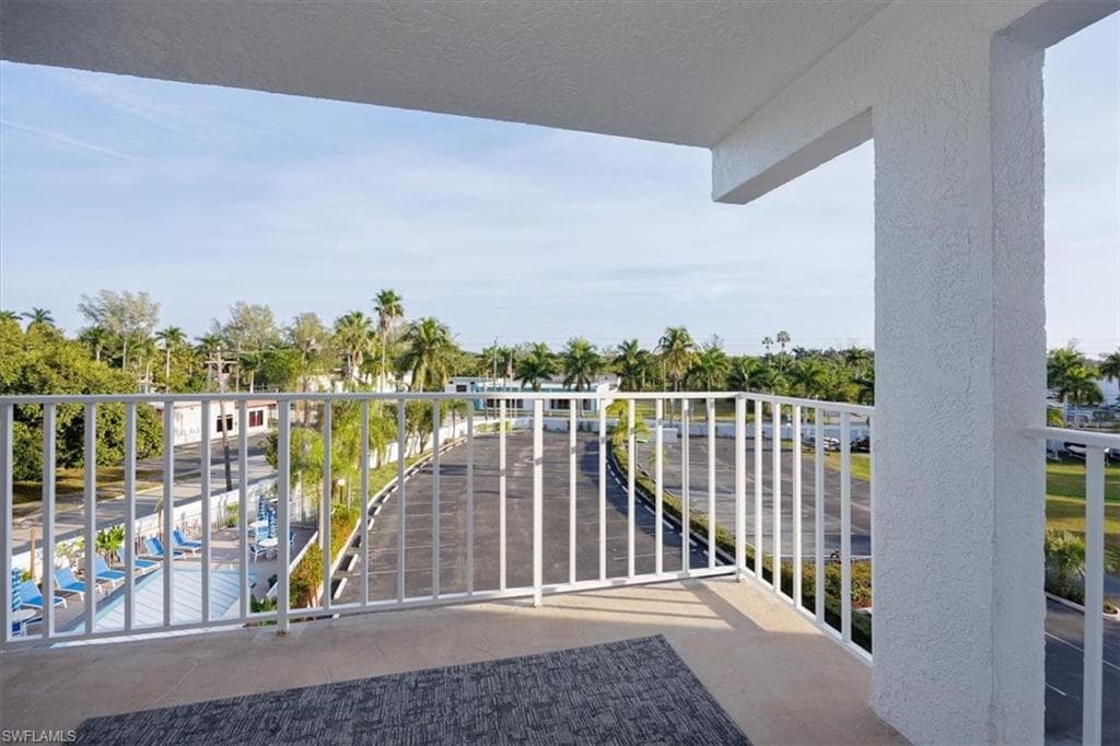 2885 Palm Beach BLVD # 308, FORT MYERS FL 33916-5