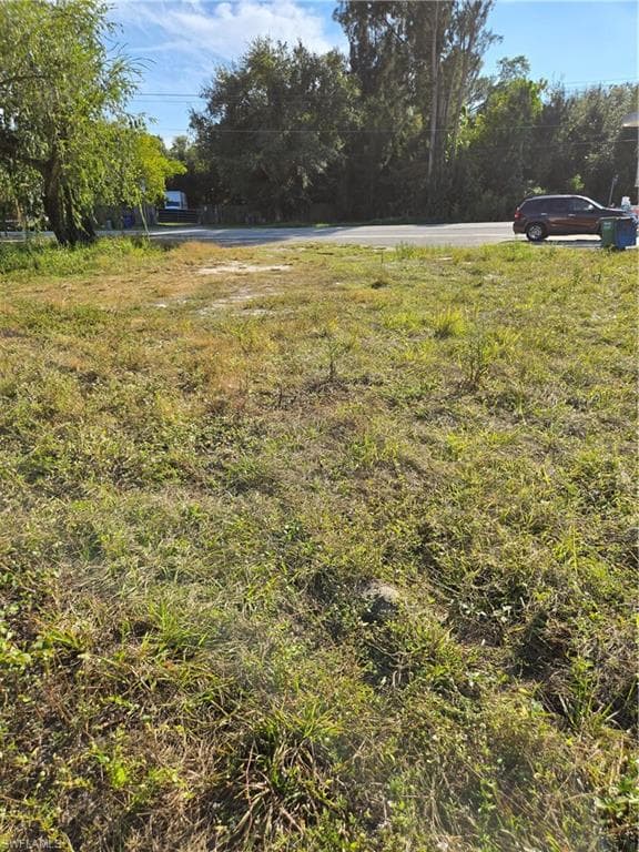 1311 Laurel DR, NORTH FORT MYERS FL 33917-5