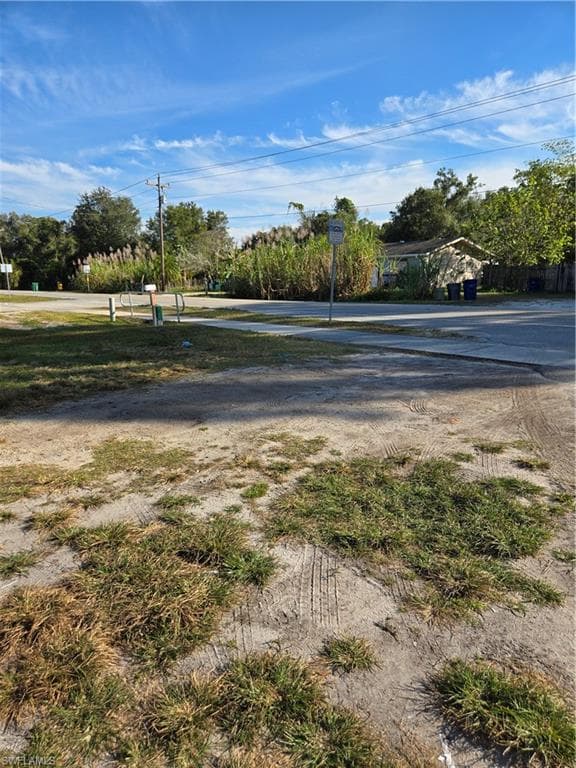 1311 Laurel DR, NORTH FORT MYERS FL 33917-8