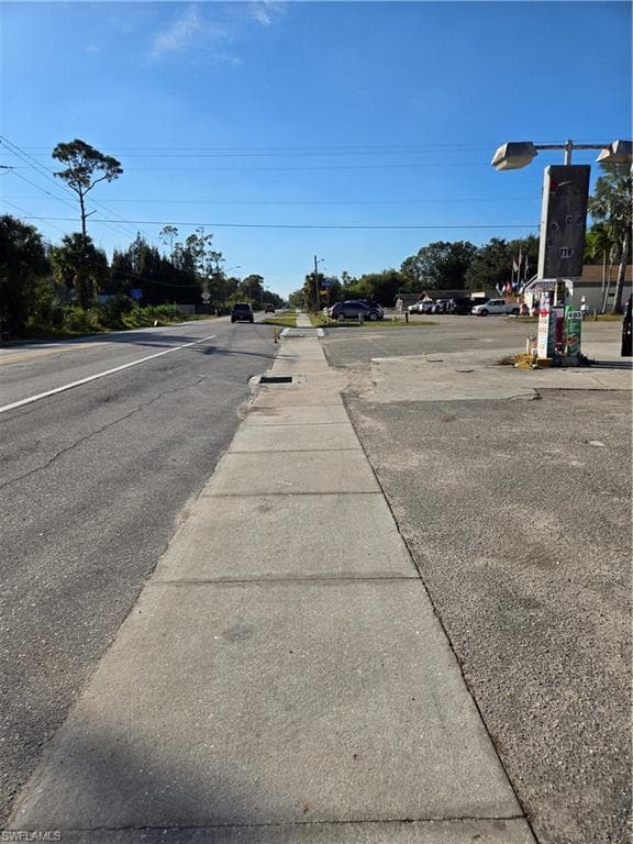 1311 Laurel DR, NORTH FORT MYERS FL 33917-10