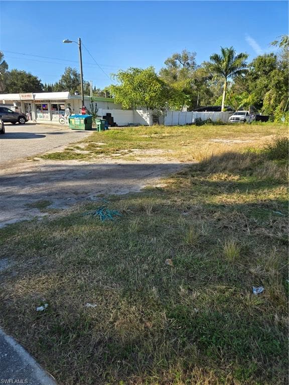 1311 Laurel DR, NORTH FORT MYERS FL 33917-3