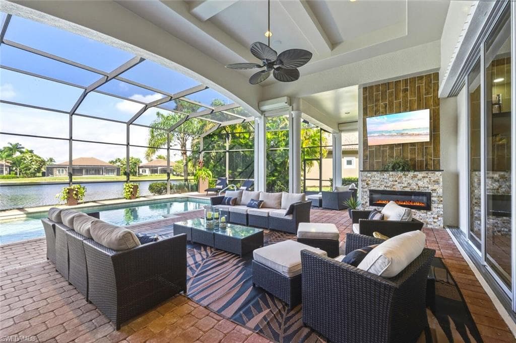 8977 Crooked Stick CT, NAPLES FL 34113-32