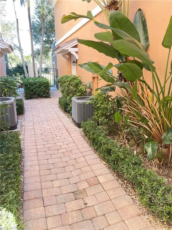 5549 Cove CIR, NAPLES FL 34119-1