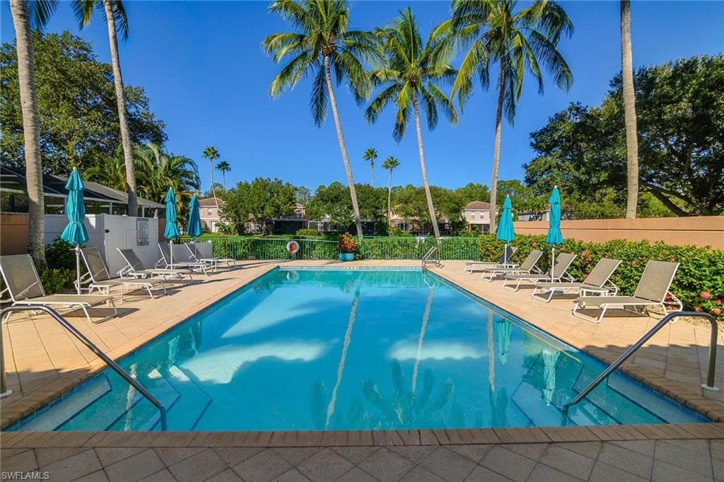 5549 Cove CIR, NAPLES FL 34119-2