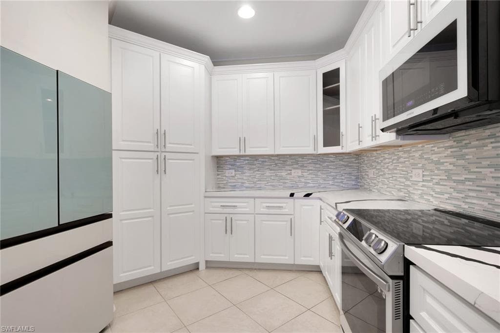 2082 E Tobago CIR, FORT MYERS FL 33905-11