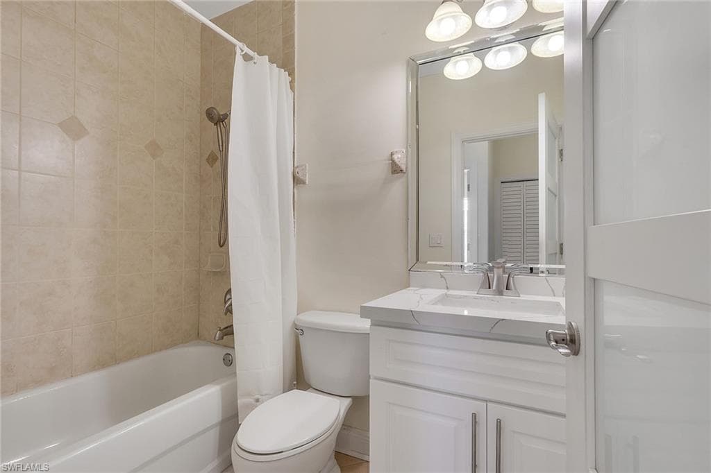 2082 E Tobago CIR, FORT MYERS FL 33905-25