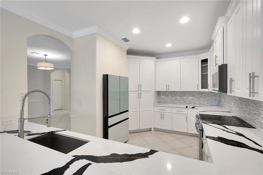 2082 E Tobago CIR, FORT MYERS FL 33905-13