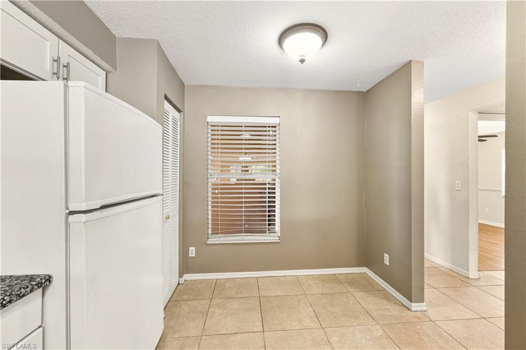 9650 Victoria LN # B208, NAPLES FL 34109-12