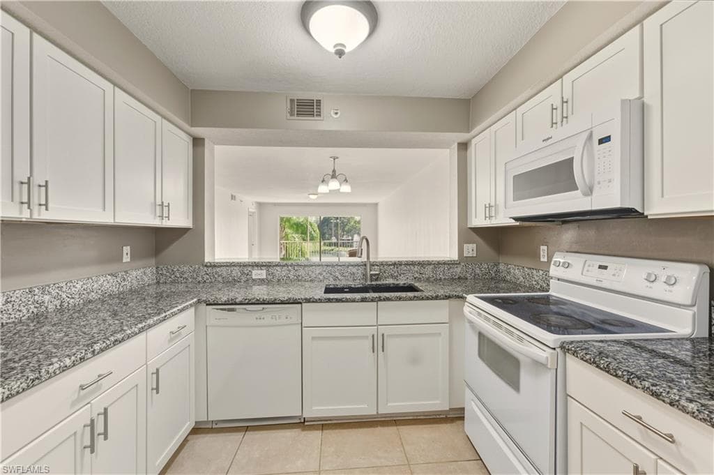 9650 Victoria LN # B208, NAPLES FL 34109-4