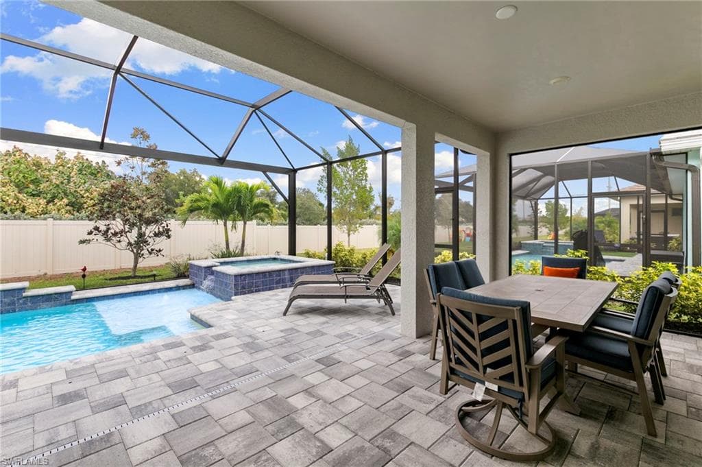 387 Grace Bay LN, NAPLES FL 34114-22