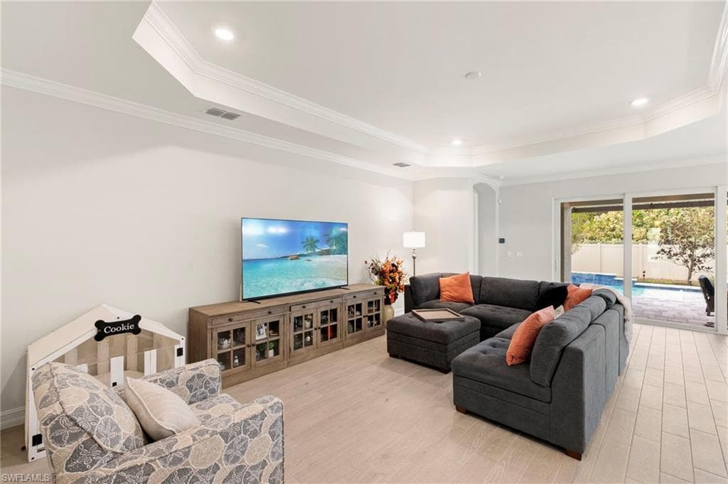 387 Grace Bay LN, NAPLES FL 34114-2