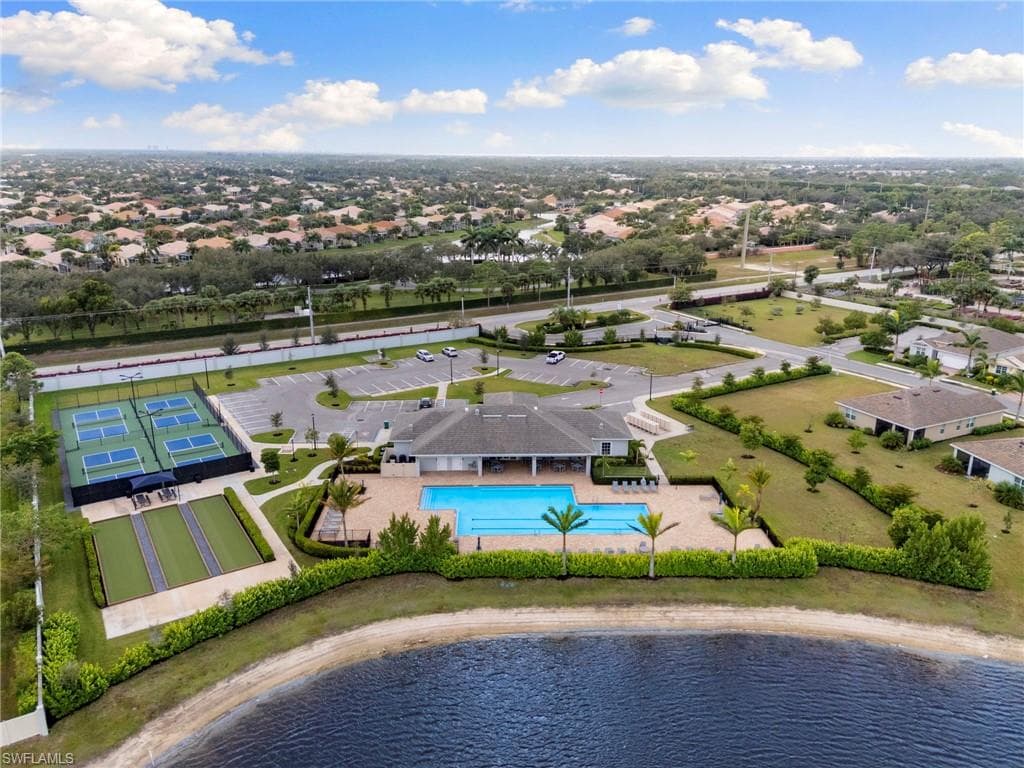 387 Grace Bay LN, NAPLES FL 34114-34