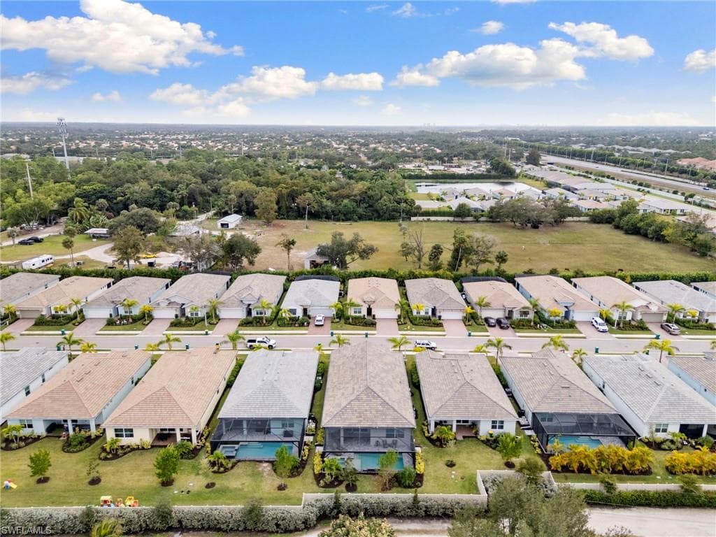 387 Grace Bay LN, NAPLES FL 34114-30