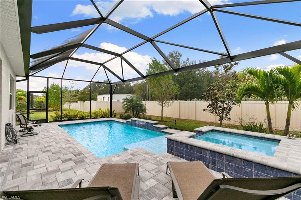 387 Grace Bay LN, NAPLES FL 34114-24