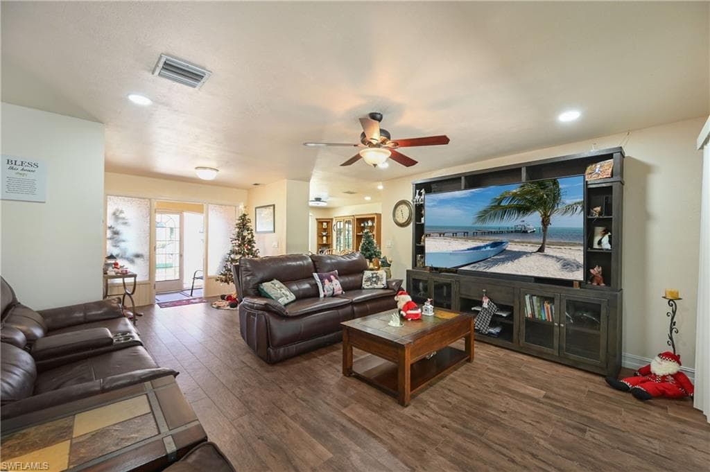 4240 Perth CT, NORTH FORT MYERS FL 33903-1