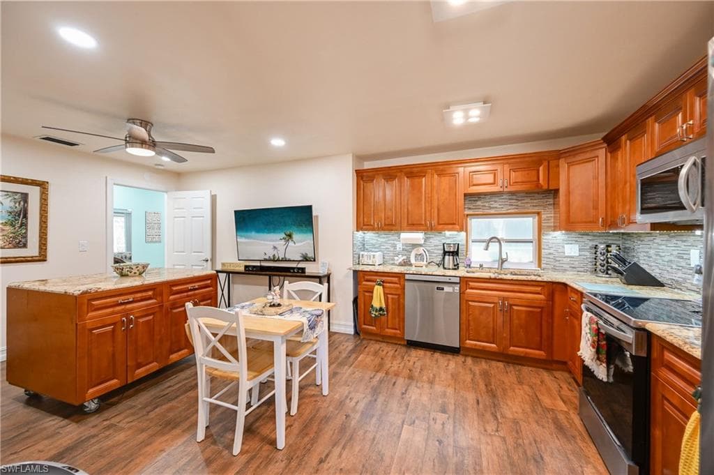 4240 Perth CT, NORTH FORT MYERS FL 33903-5