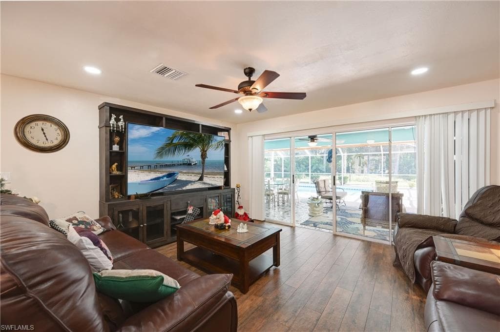 4240 Perth CT, NORTH FORT MYERS FL 33903-2