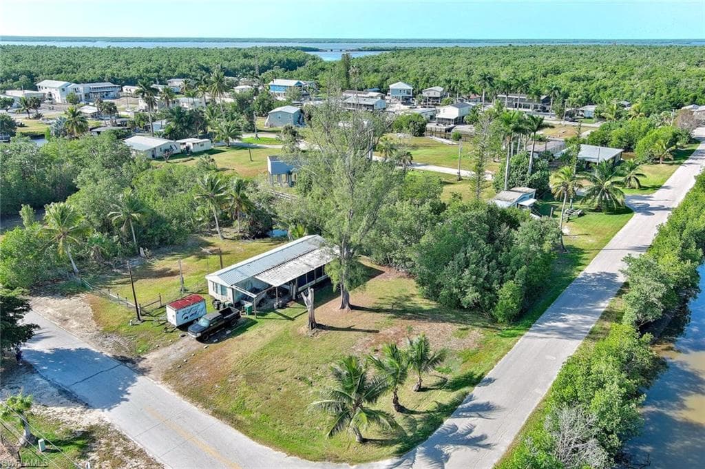 104 Egret LN, EVERGLADES CITY FL 34139-6
