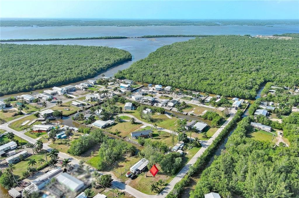 104 Egret LN, EVERGLADES CITY FL 34139-2