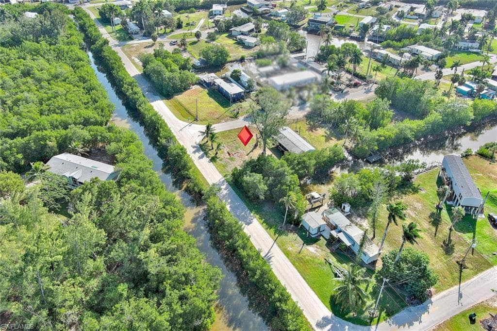 104 Egret LN, EVERGLADES CITY FL 34139-8