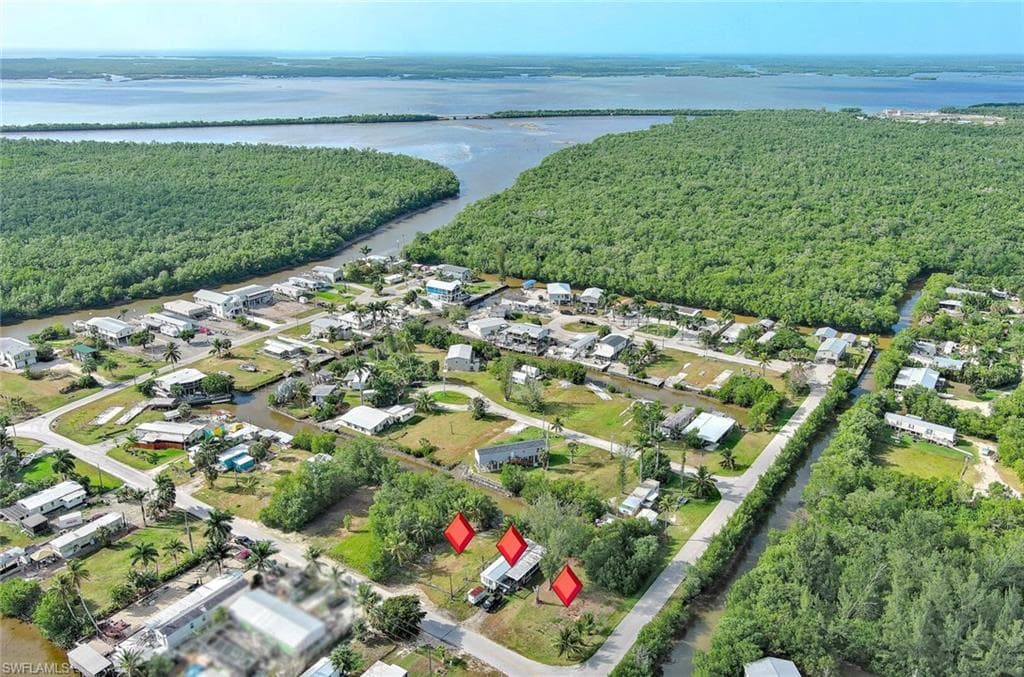 104 Egret LN, EVERGLADES CITY FL 34139-9