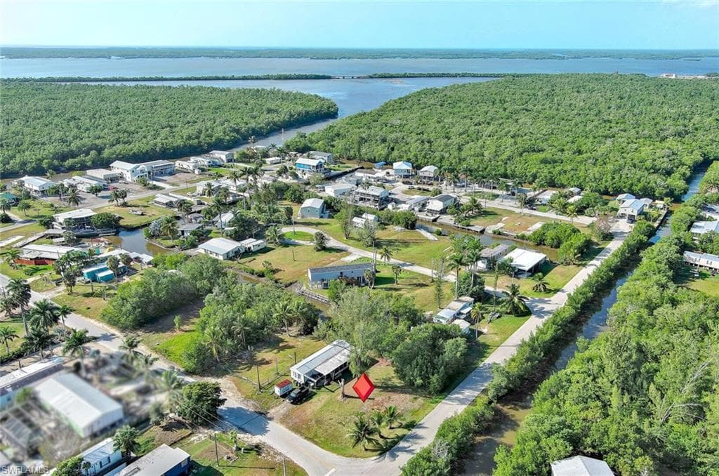 104 Egret LN, EVERGLADES CITY FL 34139-3