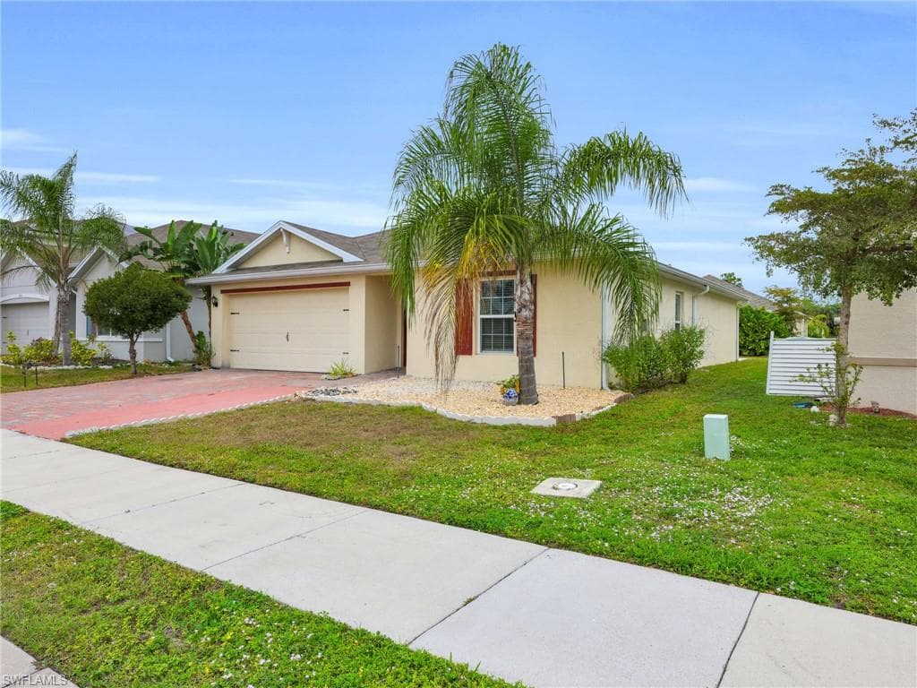 731 Hadley PL W, NAPLES FL 34104-26