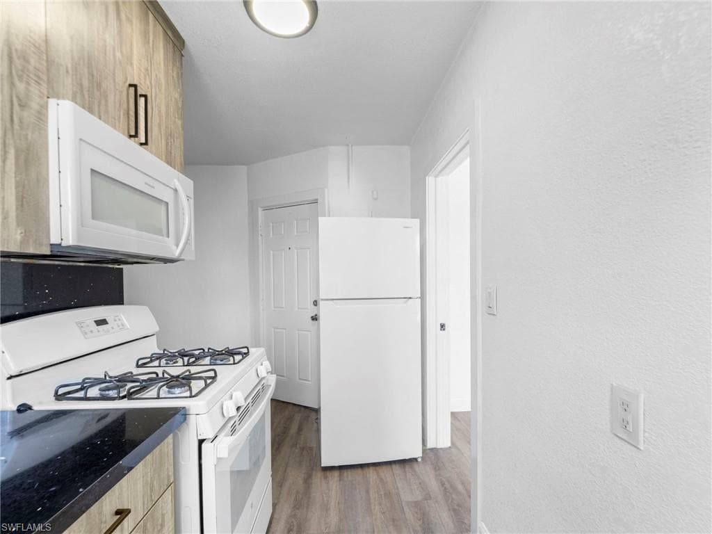 500 SW 8th AVE, MIAMI FL 33130-25