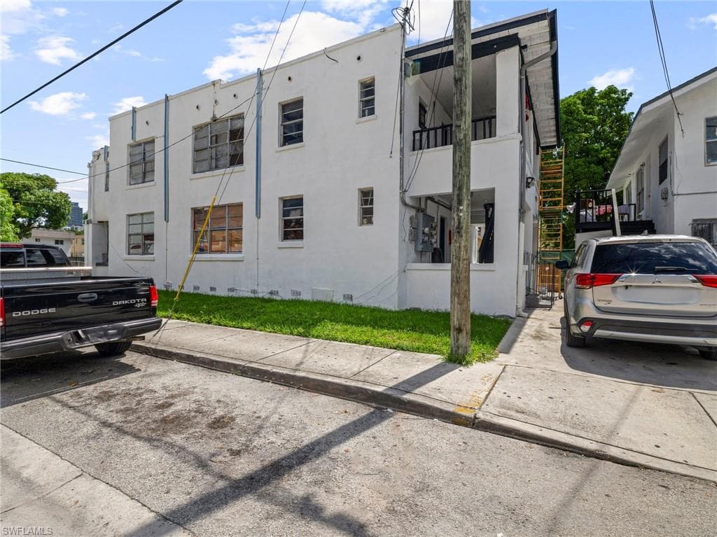 500 SW 8th AVE, MIAMI FL 33130-8