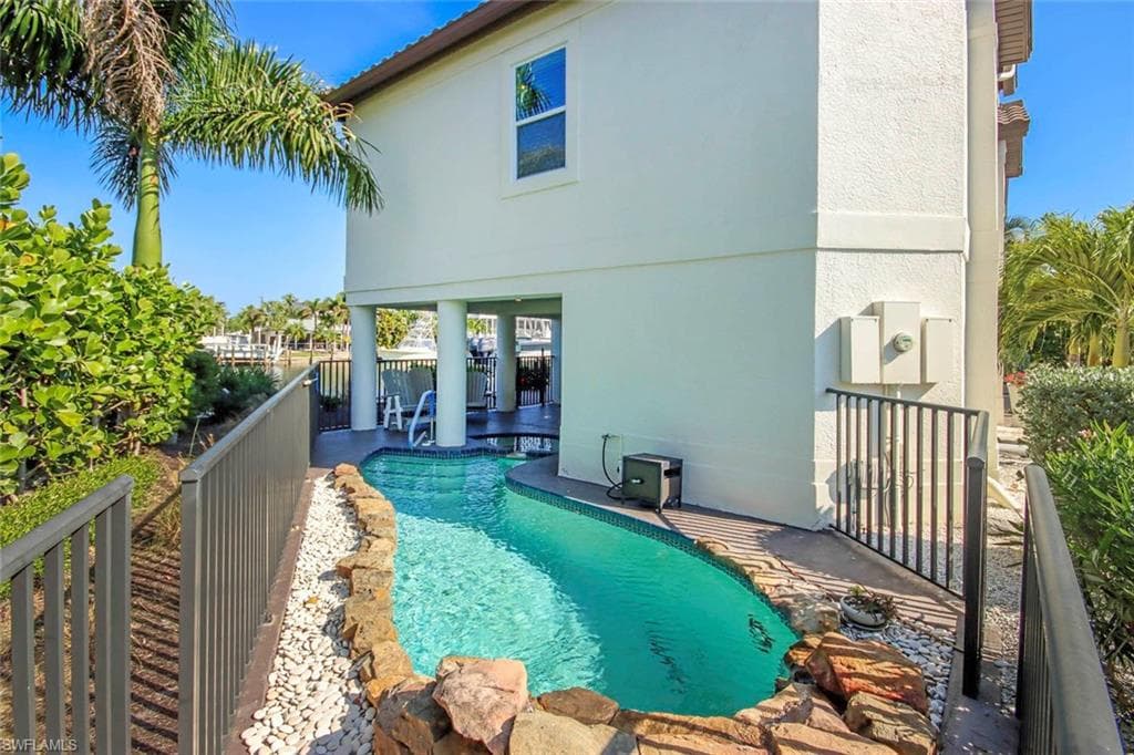 1520 Angel DR, SANIBEL FL 33957-35