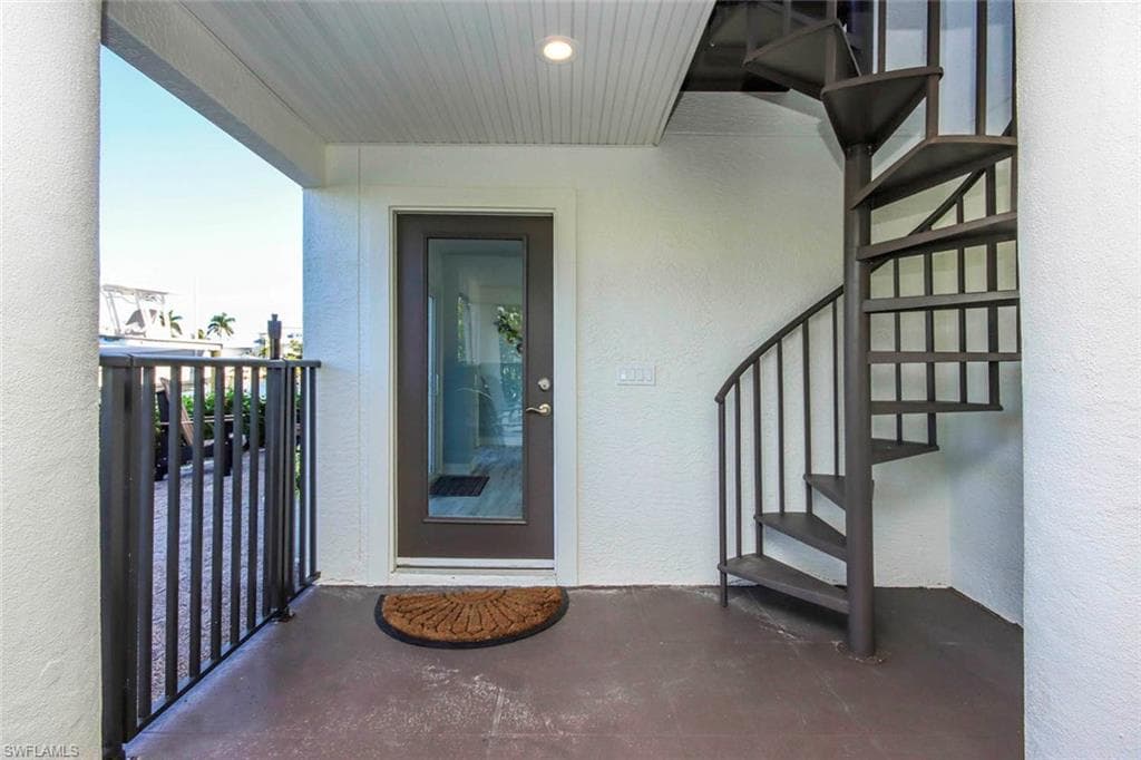 1520 Angel DR, SANIBEL FL 33957-27