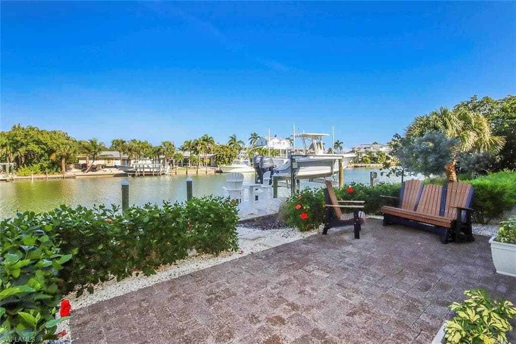 1520 Angel DR, SANIBEL FL 33957-29