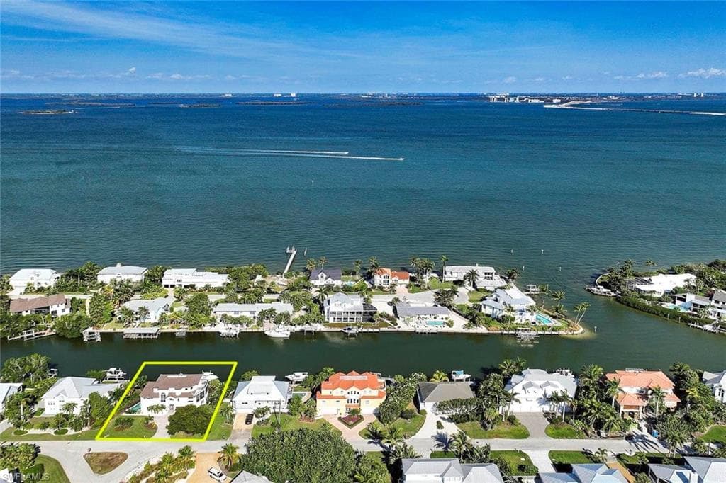 1520 Angel DR, SANIBEL FL 33957-37